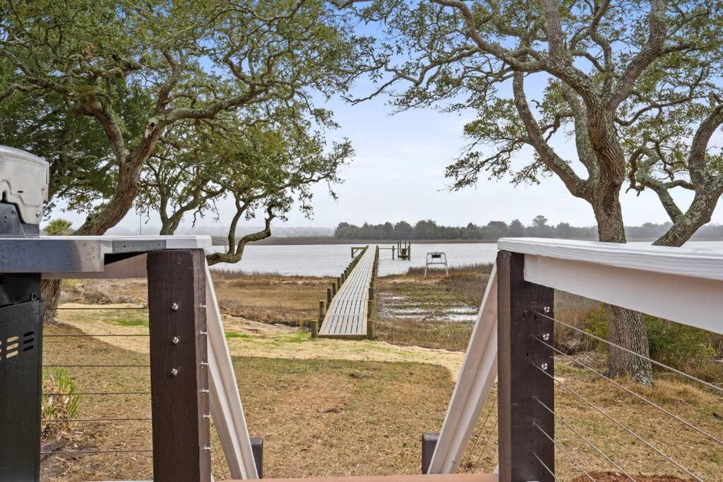 オーシャン・アイル・ビーチ Dolphin Cove - Whole Waterfront House With Dockヴィラ エクステリア 写真